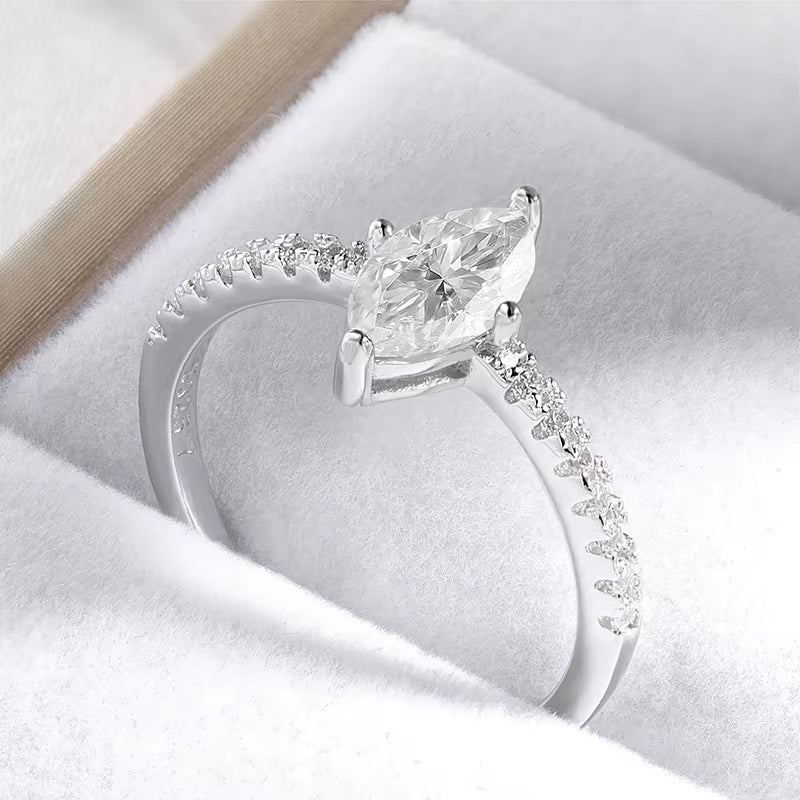 Anillo con cresta estelar