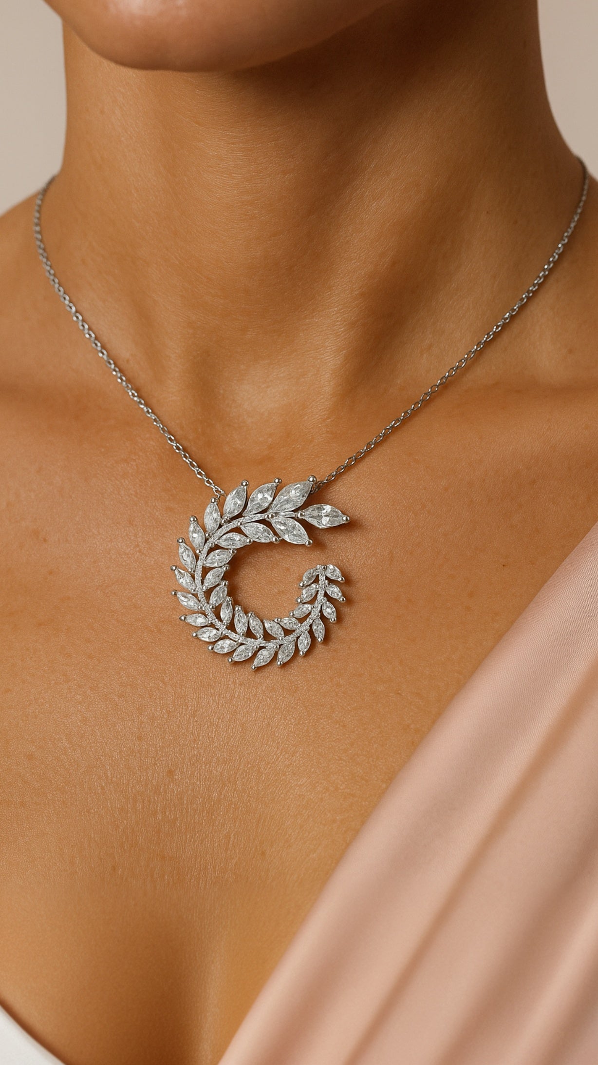 Selenic Drift Necklace