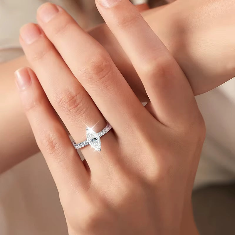 Anillo con cresta estelar