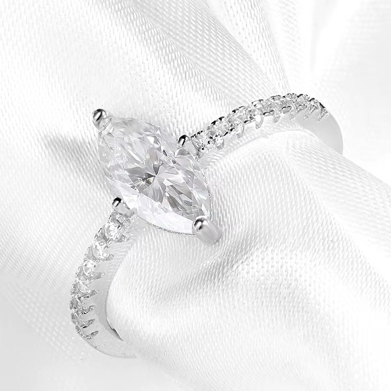 Anillo con cresta estelar