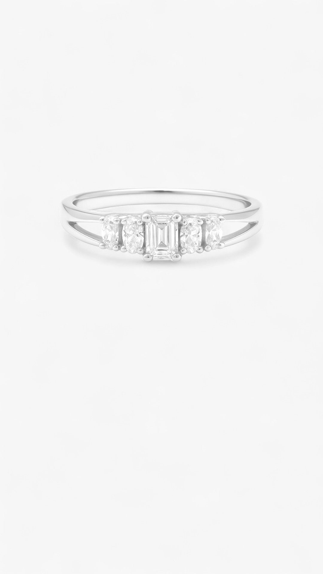 Chic Luminosity Ring