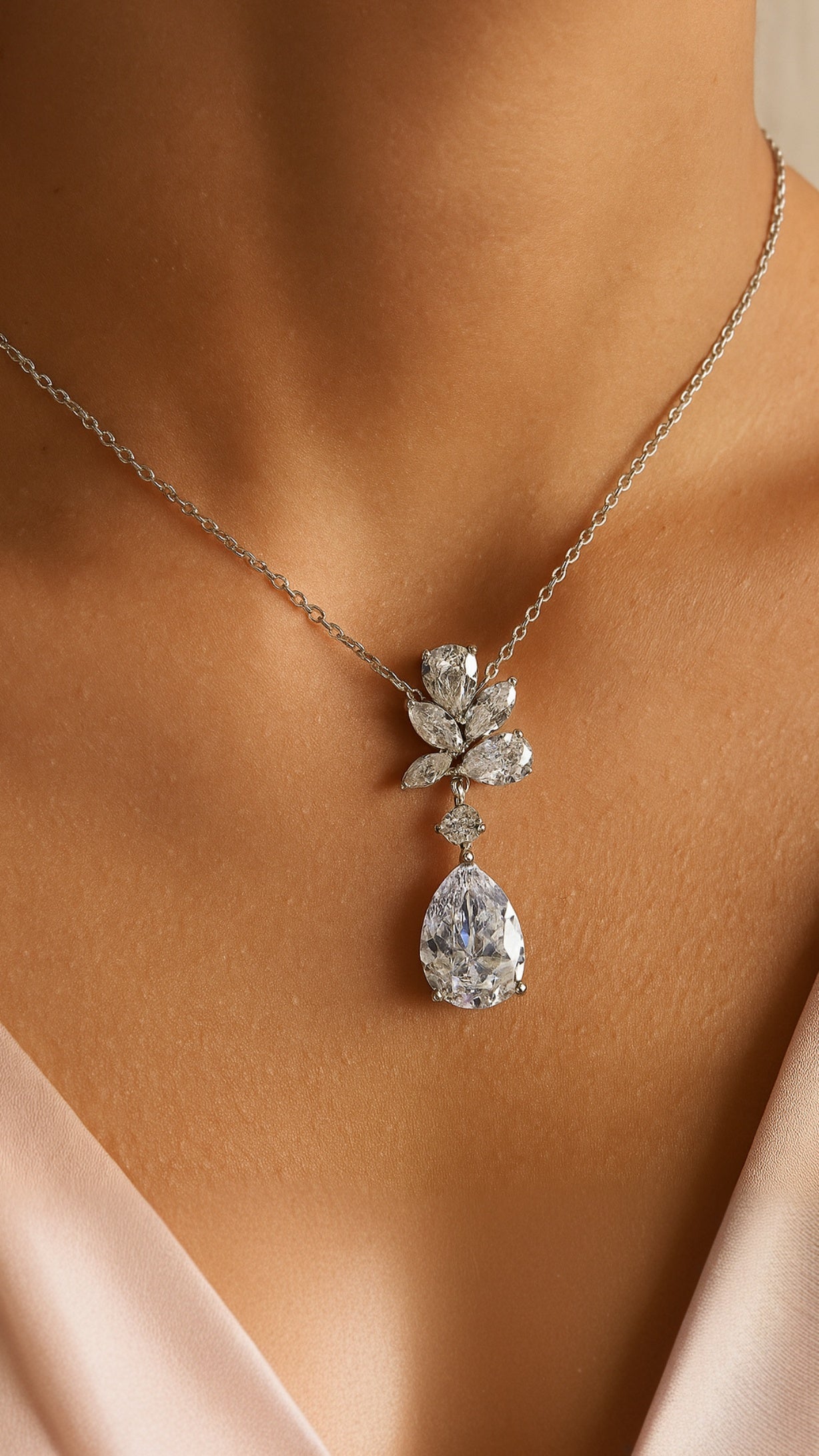 Elegance Veil Necklace
