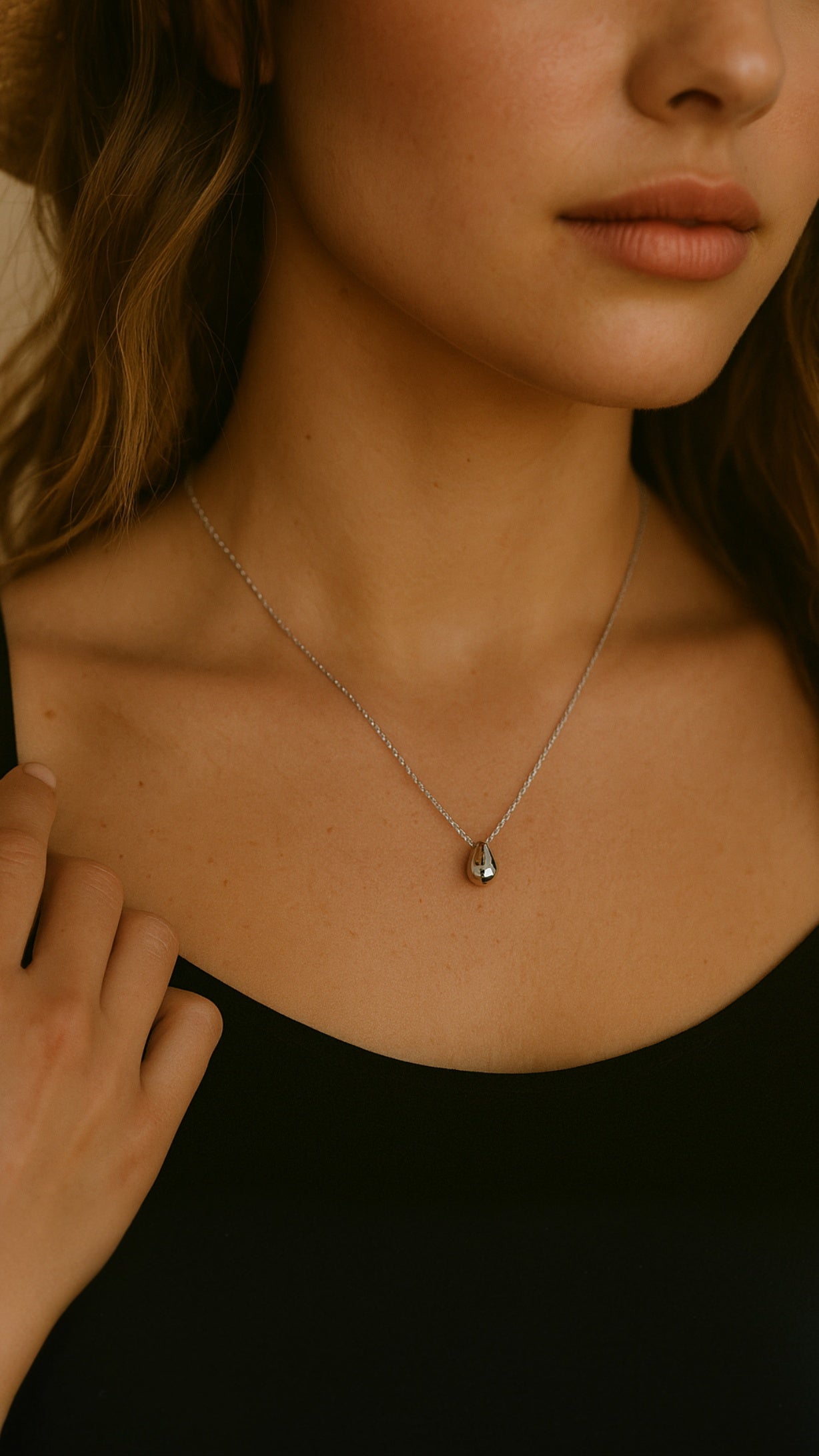 Silent Drop Necklace