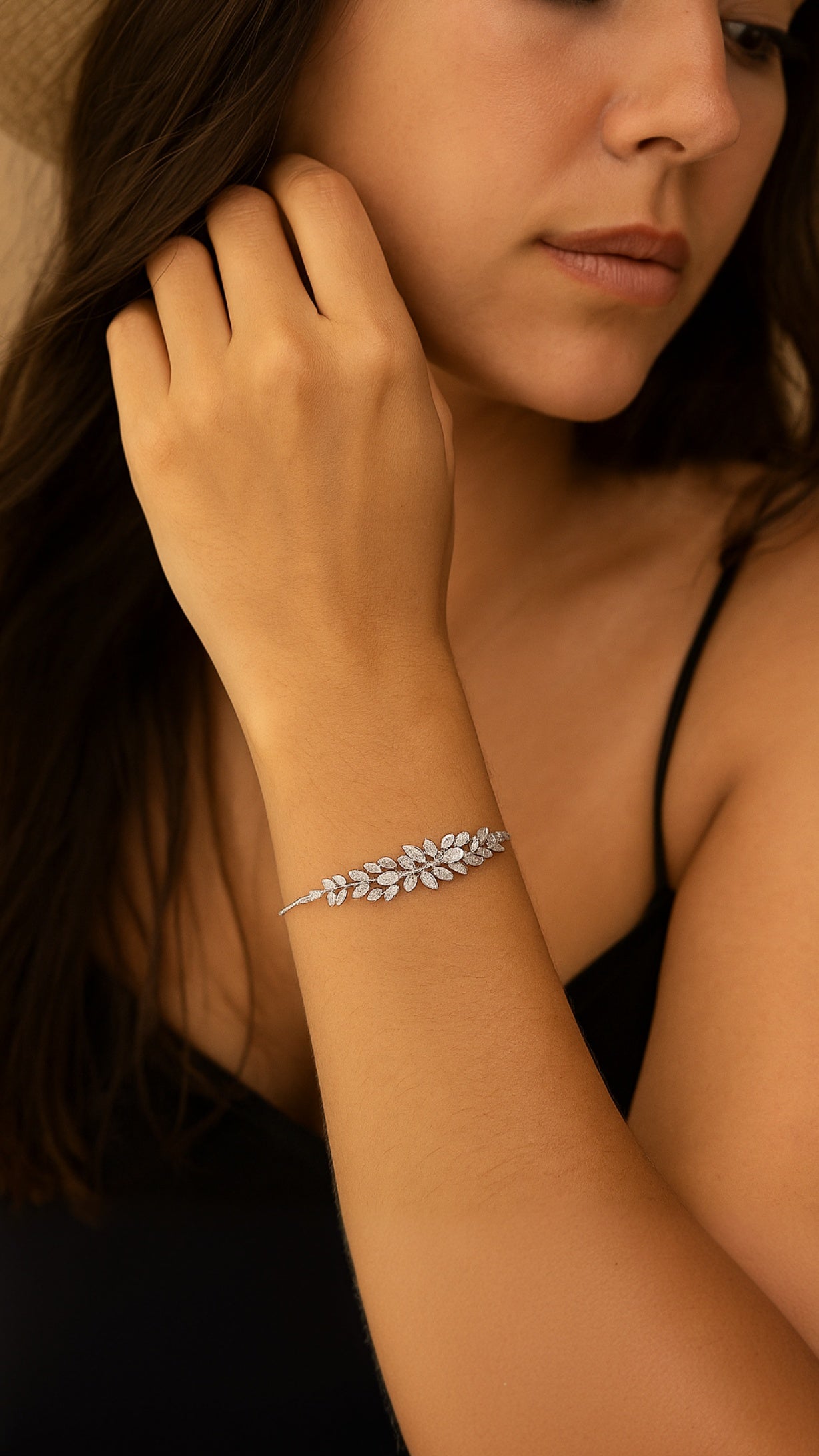 Elara Gleam Bracelet