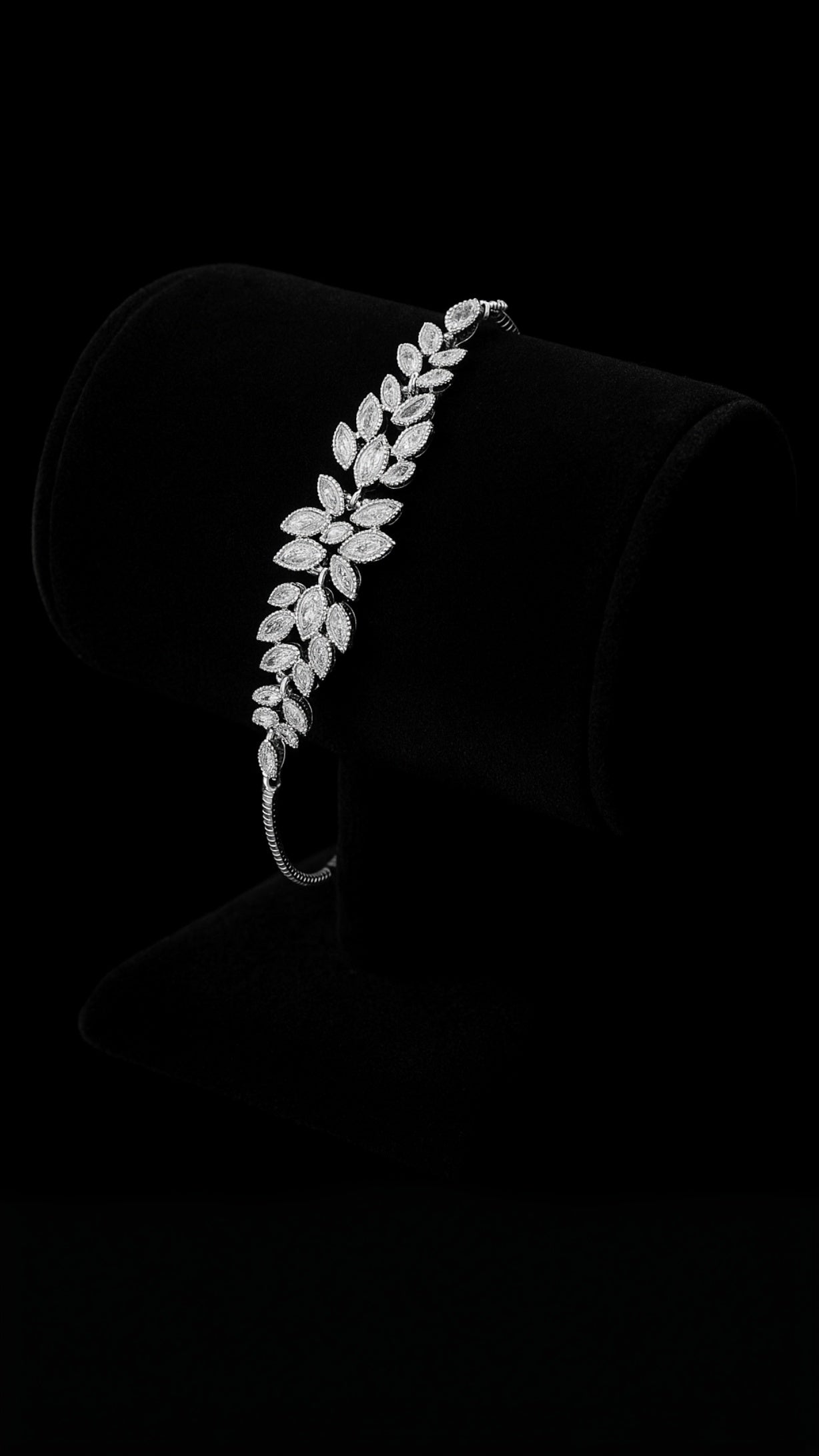 Elara Gleam Bracelet