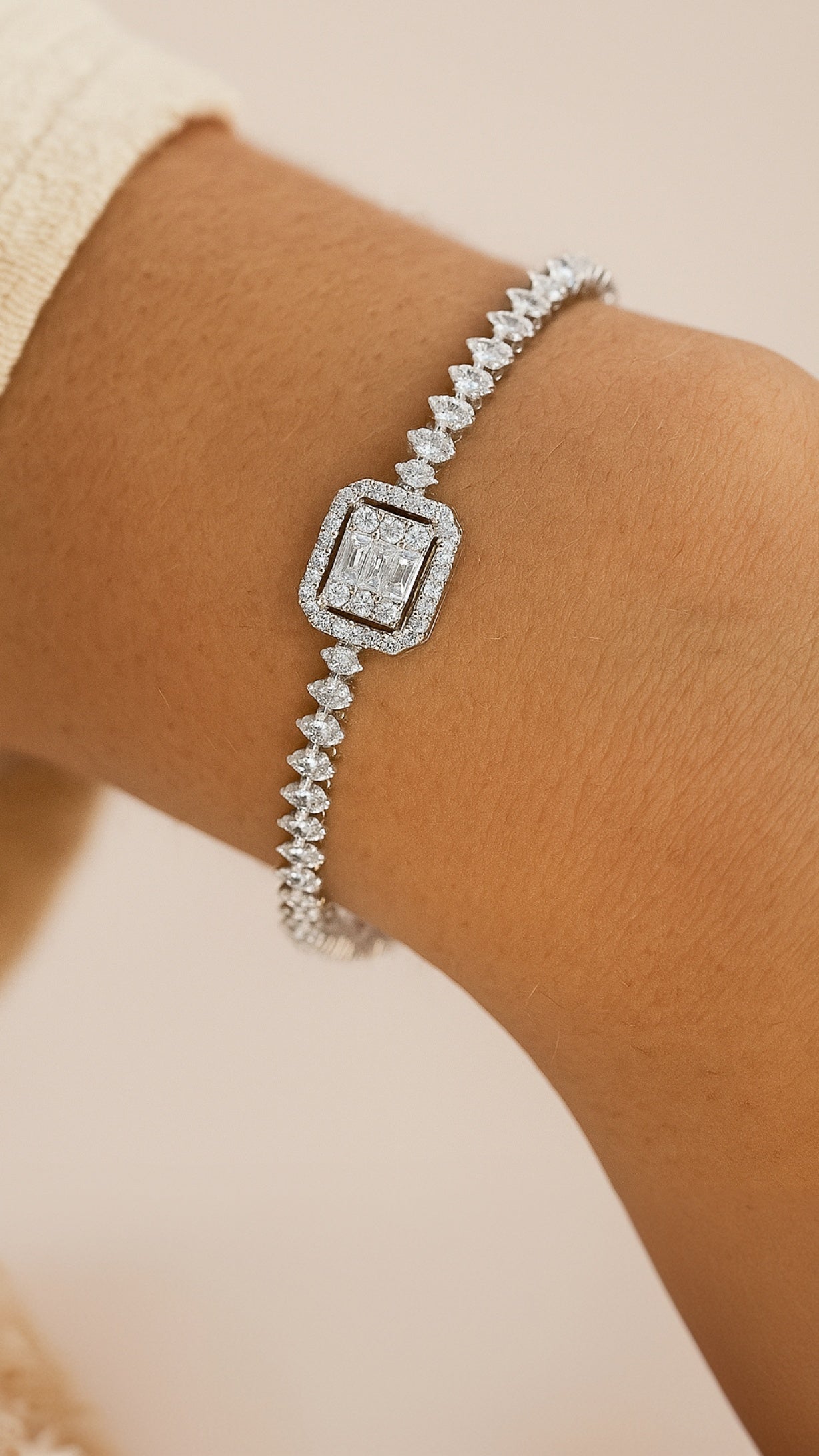 Crowned Gleam Bracelet