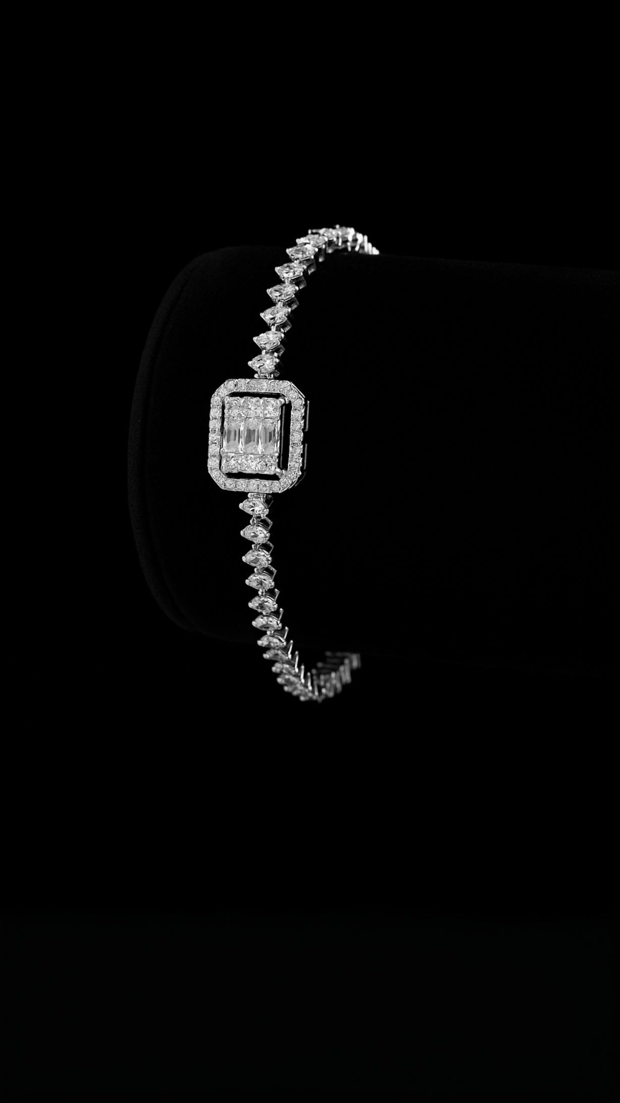 Crowned Gleam Bracelet