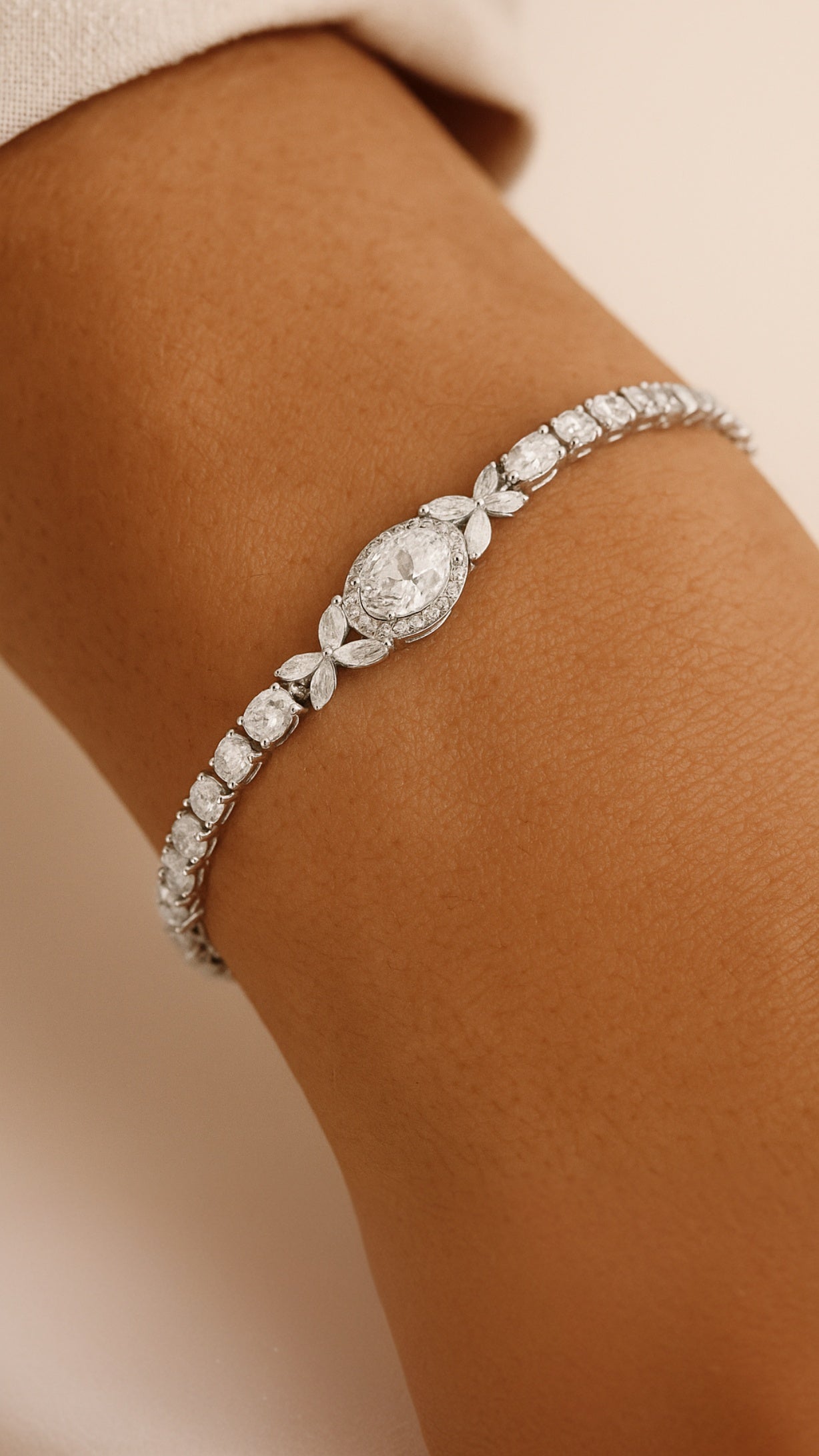 Solaris Embrace Bracelet