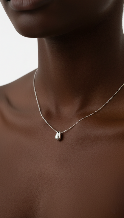 Silent Drop Necklace