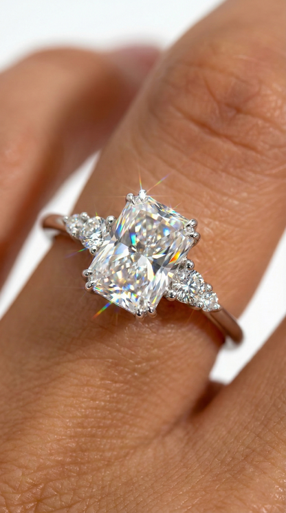 高貴に輝く指輪