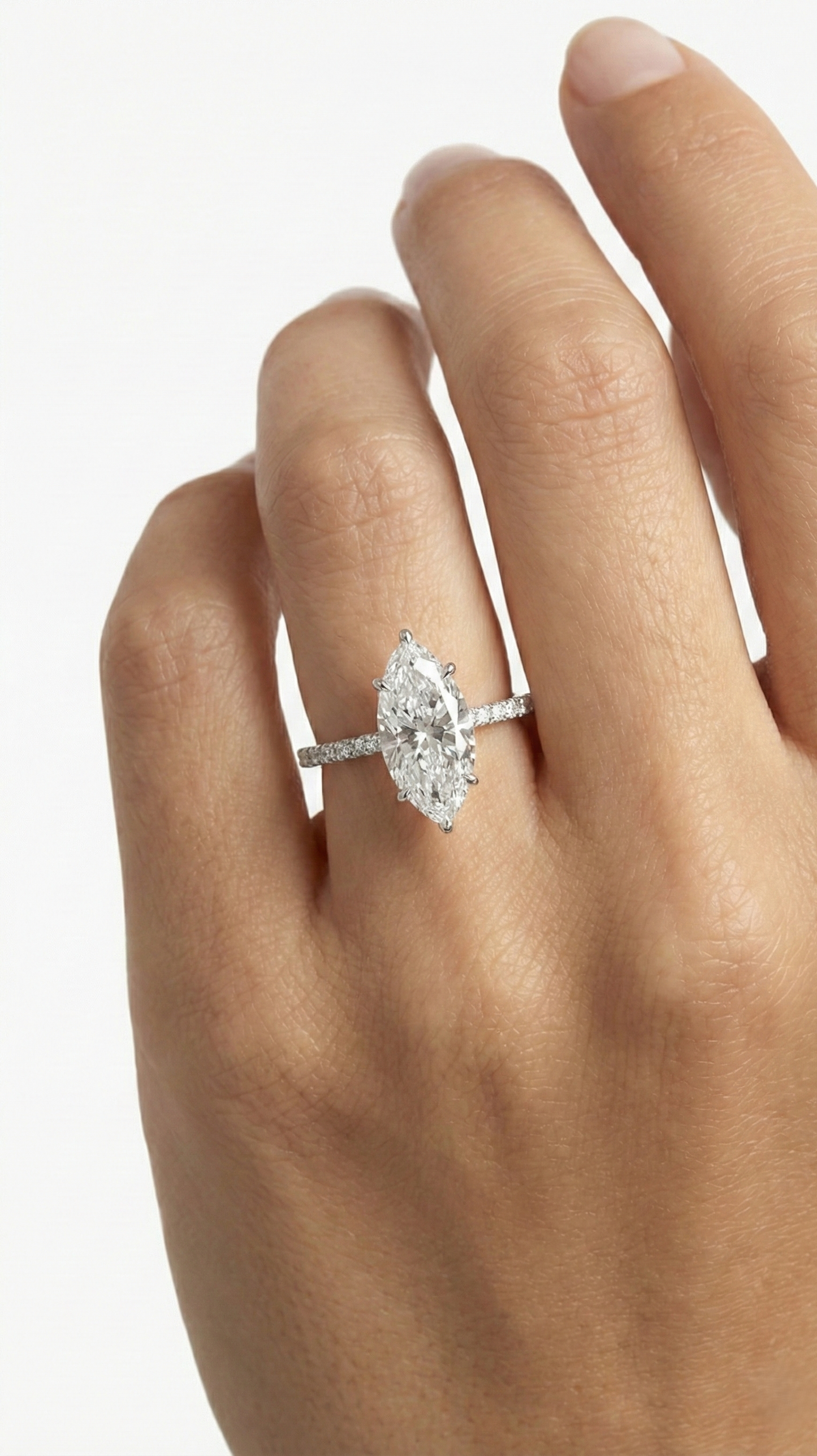 Anillo con cresta estelar