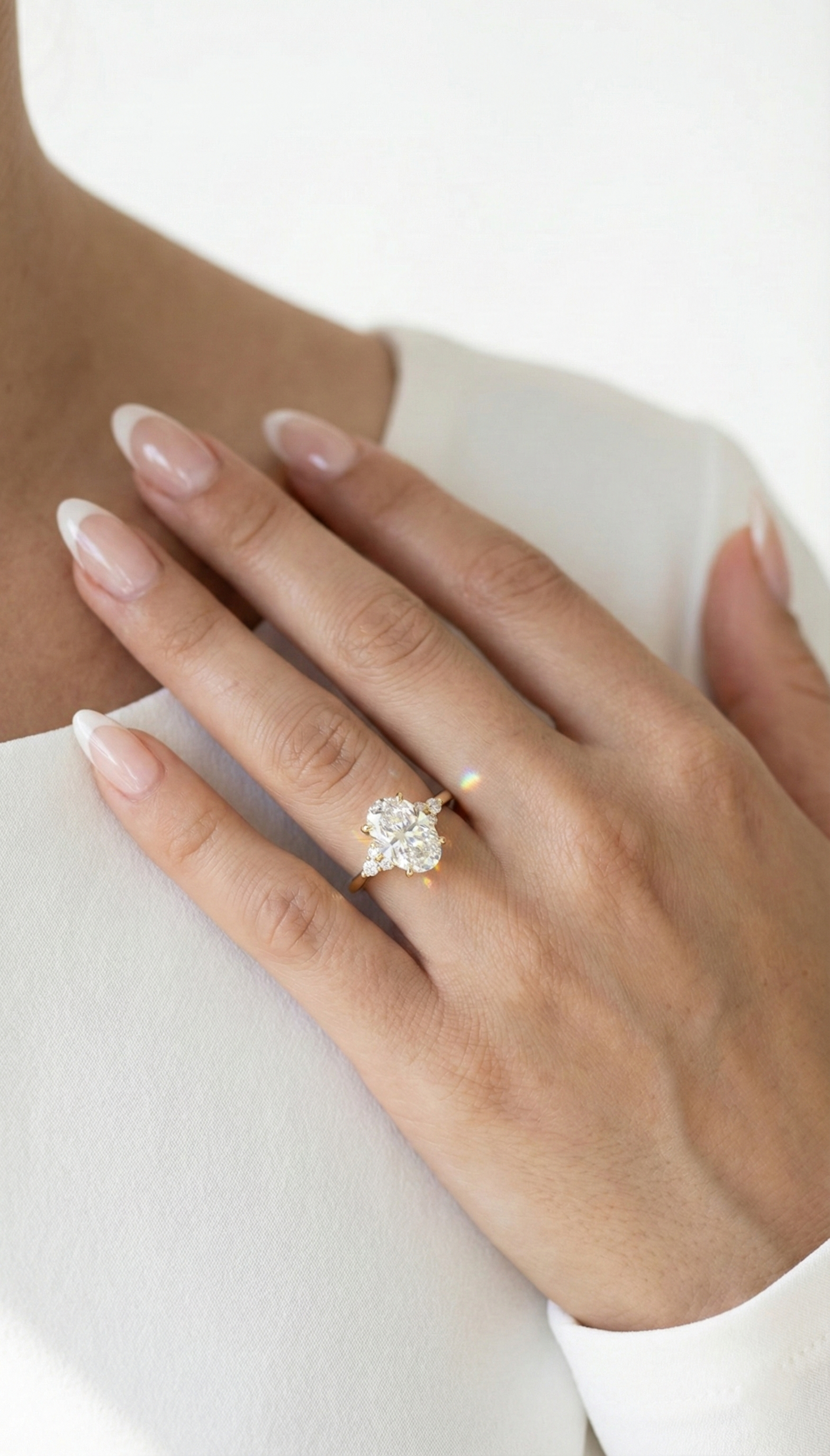 超越した優雅な指輪