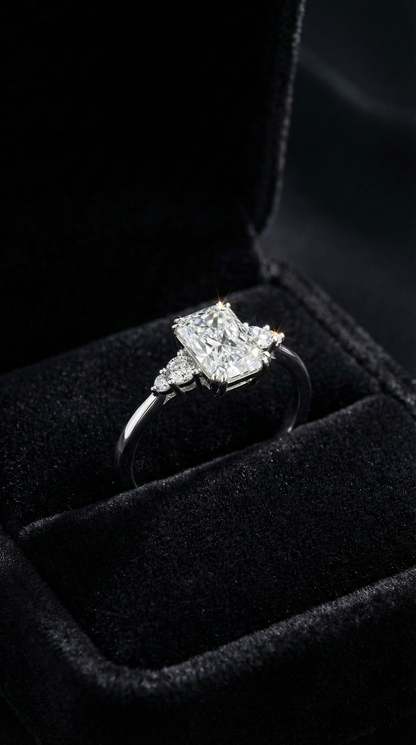 高貴に輝く指輪