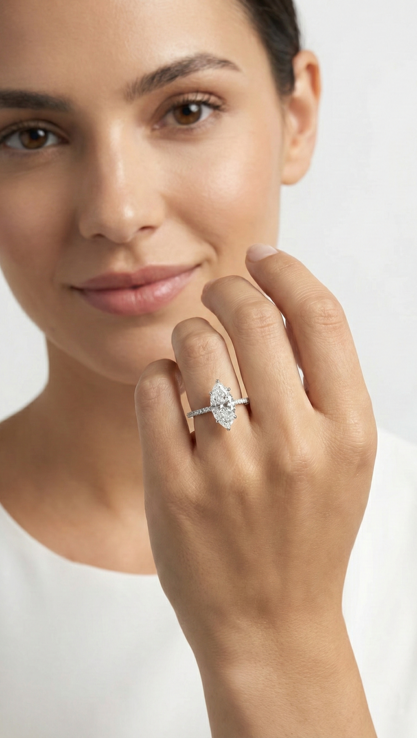 Anillo con cresta estelar