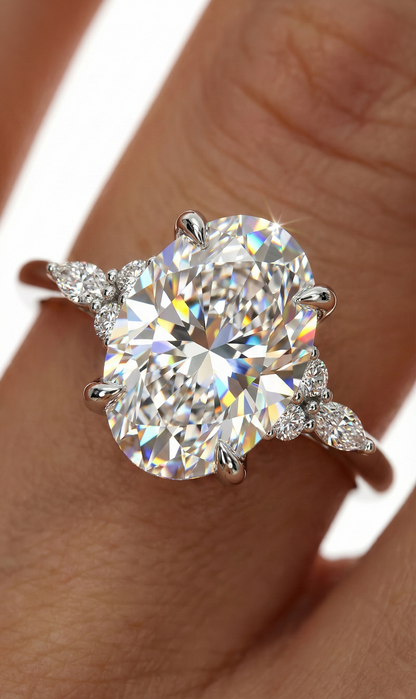 超越した優雅な指輪