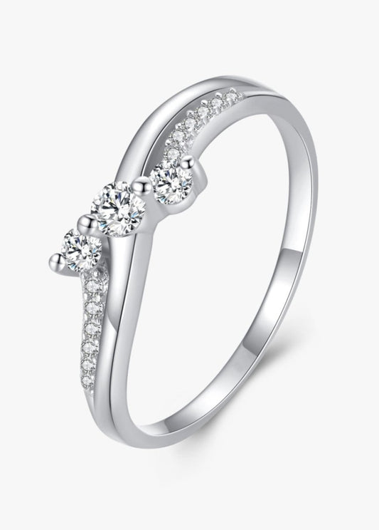 Glistening Grandeur Ring - Diamoray