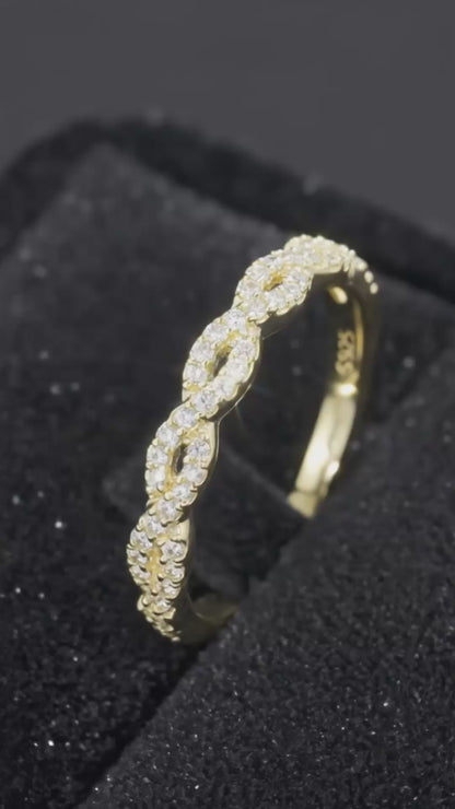 Sparkling Swirl Ring
