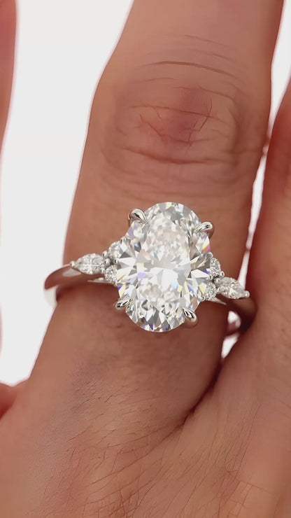 超越した優雅な指輪