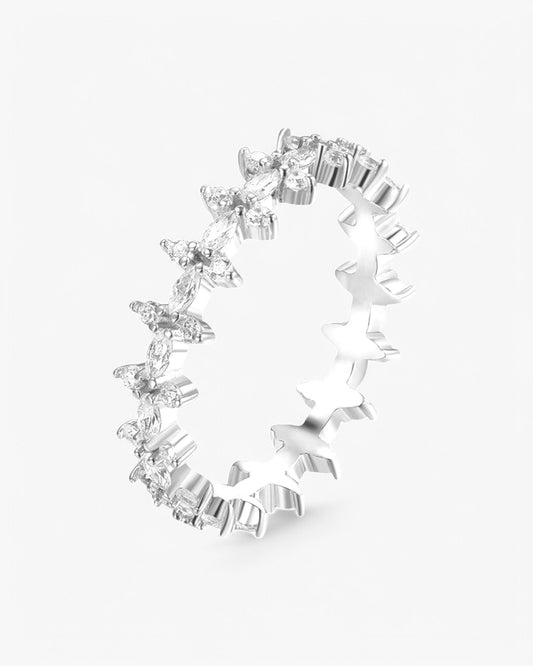 Anillo de pétalos de peonía